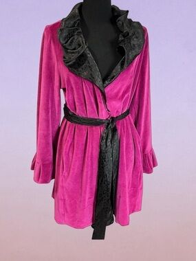 BETSEY JOHNSON SIZE SMALL ROBE INTIMATES
